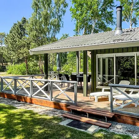 Cozy In Aakirkeby With Wifi Holiday home