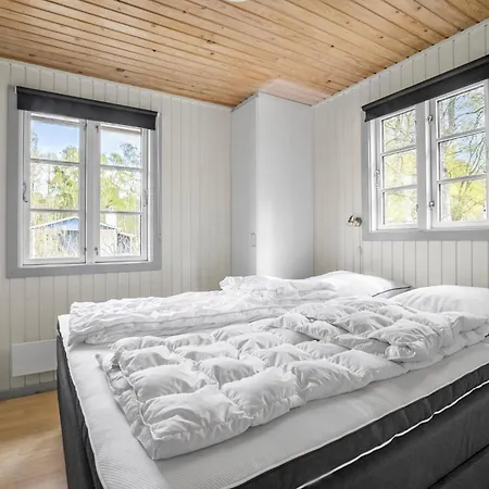 Fantastisk Hjem I Aakirkeby Med Kjøkken