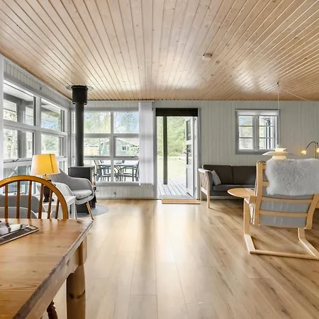 Cozy In Aakirkeby With Wifi Holiday home